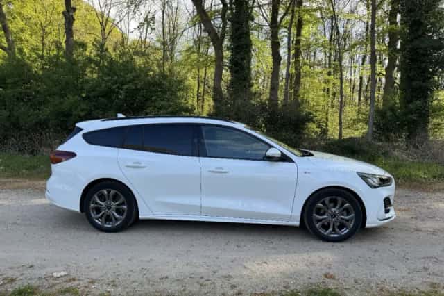Ford Focus (2022) thumbnail 4