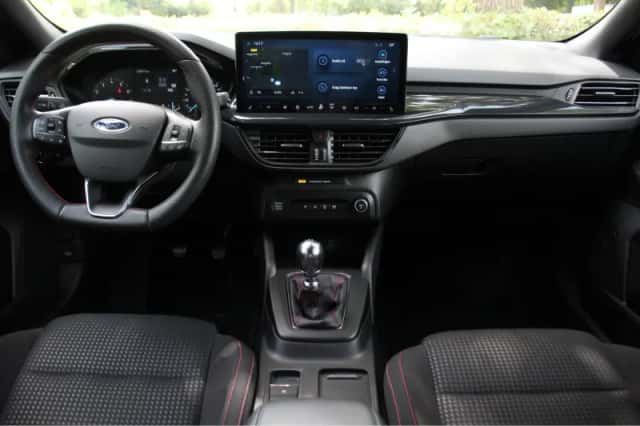 Ford Focus (2022) thumbnail 5
