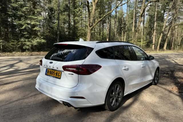 Ford Focus (2022) thumbnail 5