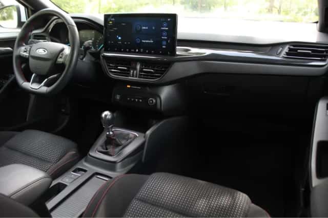Ford Focus (2022) thumbnail 6
