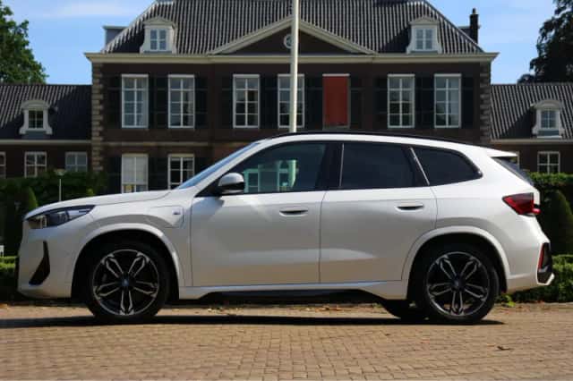 BMW X1 (2023) thumbnail 2