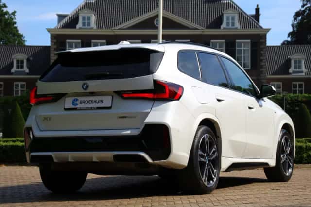 BMW X1 (2023) thumbnail 3