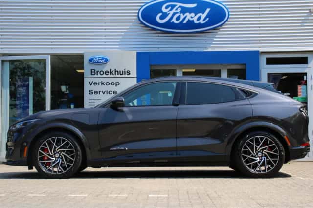 Ford Mustang Mach-E (2023) thumbnail 2