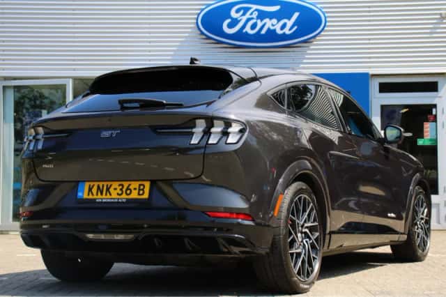 Ford Mustang Mach-E (2023) thumbnail 3