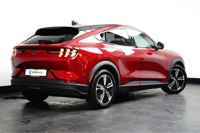 Ford Mustang Mach-E (2026) thumbnail 4