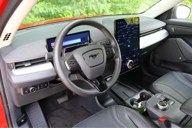 Ford Mustang Mach-E (2026) thumbnail 5
