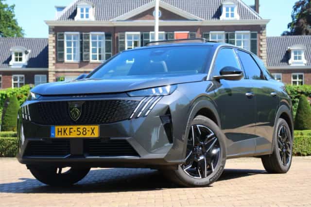 Peugeot 3008 (2025) thumbnail 1