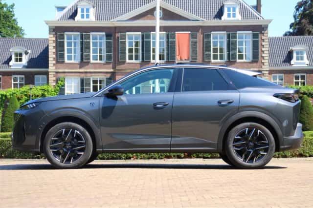 Peugeot 3008 (2025) thumbnail 2