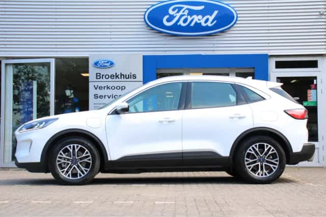 Ford Kuga (2021) thumbnail 2