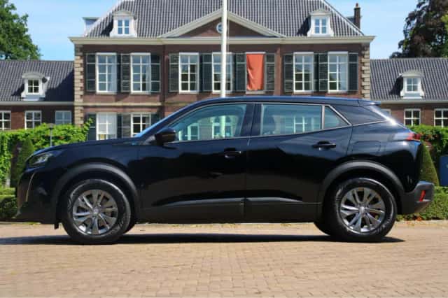 Peugeot e-2008 (2022) thumbnail 2