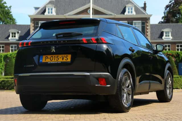 Peugeot e-2008 (2022) thumbnail 3