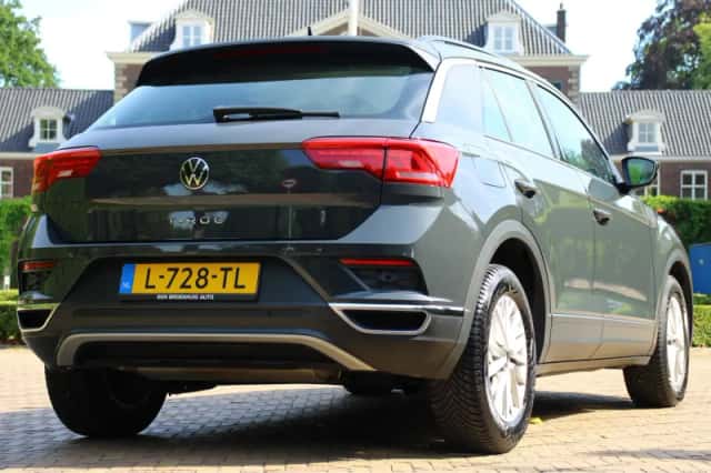 Volkswagen T-Roc (2021) thumbnail 3