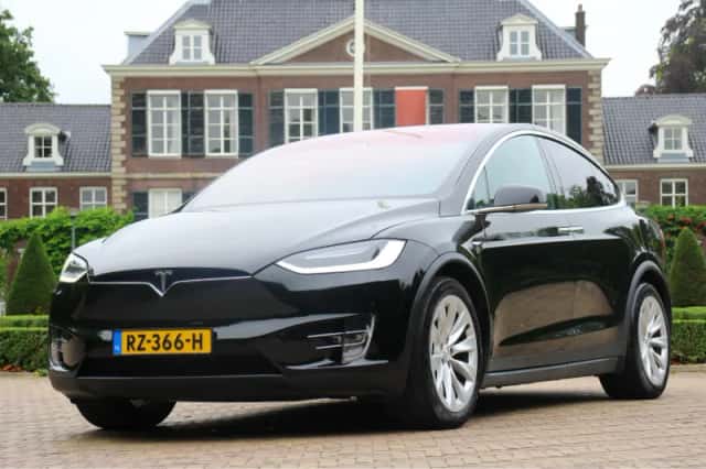 Tesla Model X (2018) thumbnail 1