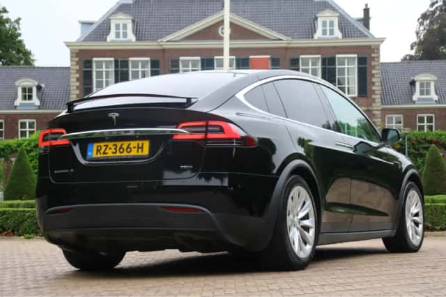 Tesla Model X (2018) thumbnail 3