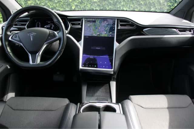 Tesla Model X (2018) thumbnail 5
