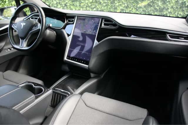 Tesla Model X (2018) thumbnail 6