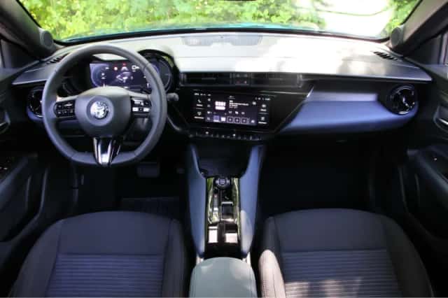 Alfa Romeo Junior (2025) thumbnail 5