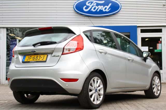 Ford Fiesta (2016) thumbnail 3