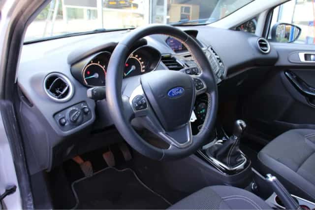 Ford Fiesta (2016) thumbnail 4