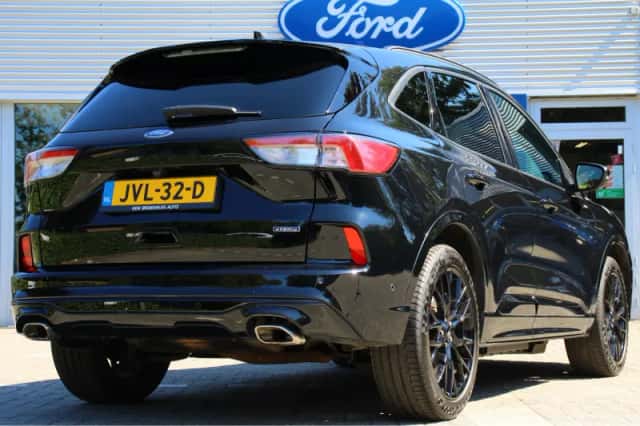 Ford Kuga (2023) thumbnail 3