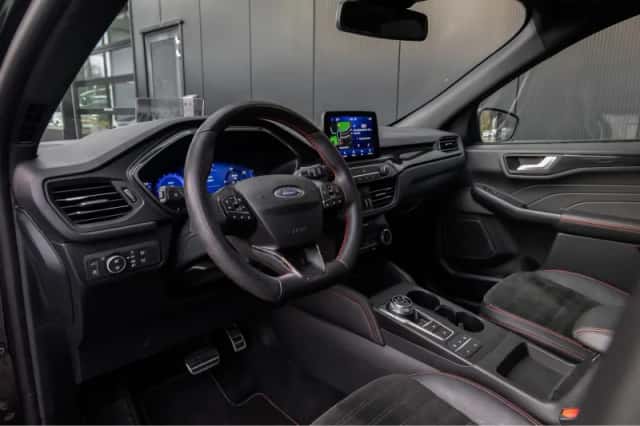 Ford Kuga (2023) thumbnail 4
