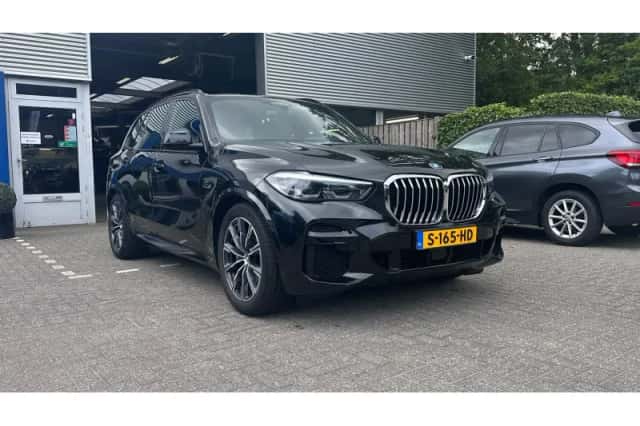 BMW X5 (2022) thumbnail 2