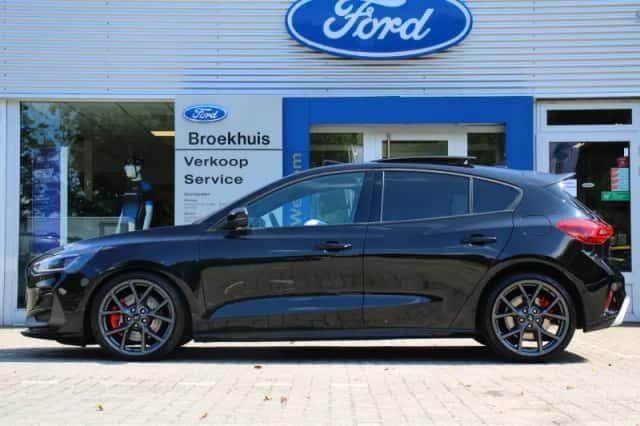 Ford Focus (2023) thumbnail 2