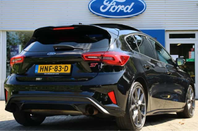 Ford Focus (2023) thumbnail 3
