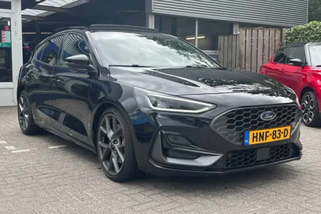 Ford Focus (2023) thumbnail 3