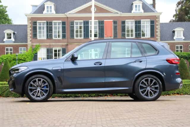 BMW X5 (2020) thumbnail 2