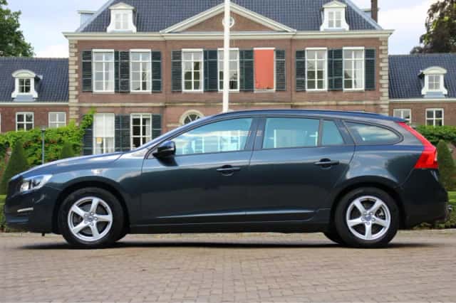 Volvo V60 (2018) thumbnail 2