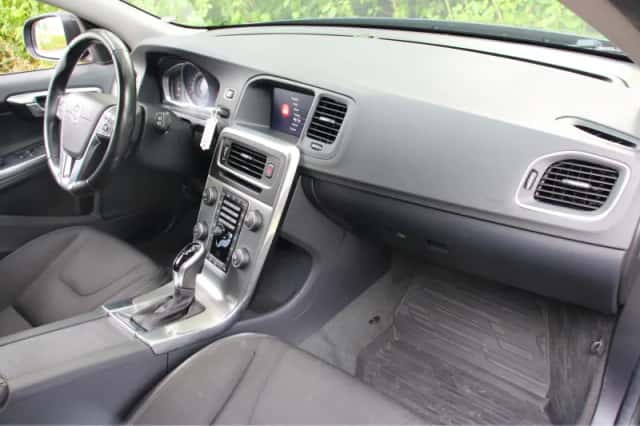 Volvo V60 (2018) thumbnail 5