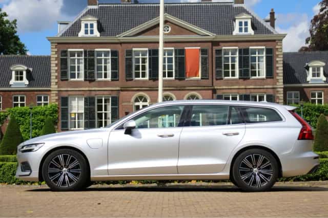 Volvo V60 (2019) thumbnail 2