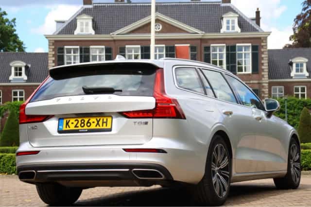 Volvo V60 (2019) thumbnail 3
