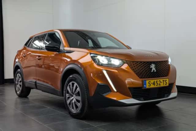 Peugeot e-2008 (2023) thumbnail 3