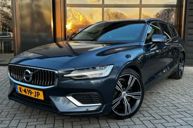 Volvo V60 (2021) thumbnail 1