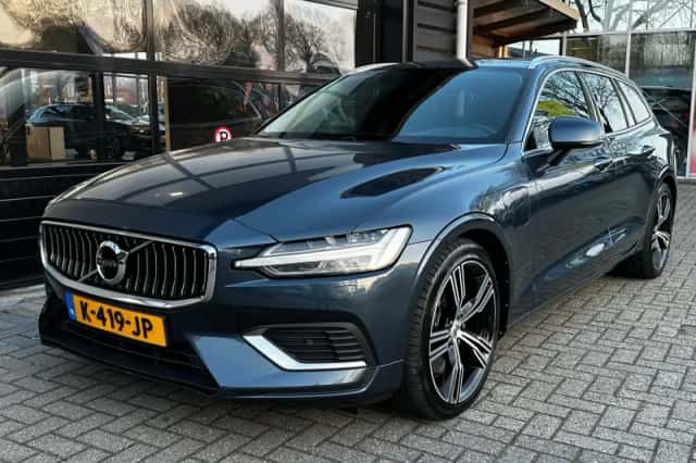 Volvo V60 (2021) thumbnail 2