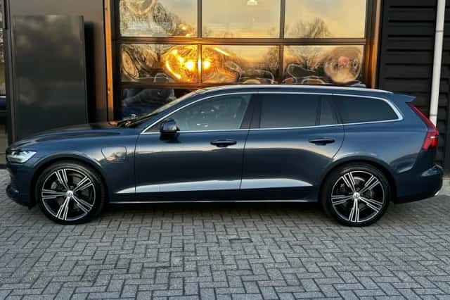 Volvo V60 (2021) thumbnail 3
