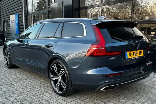 Volvo V60 (2021) thumbnail 4