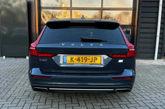 Volvo V60 (2021) thumbnail 5