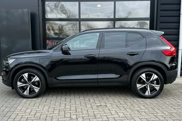 Volvo XC40 (2022) thumbnail 3