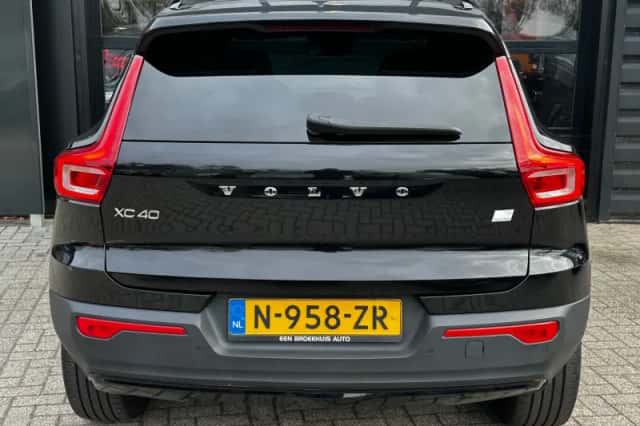 Volvo XC40 (2022) thumbnail 5