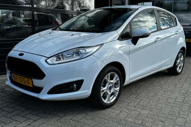 Ford Fiesta (2017) thumbnail 2