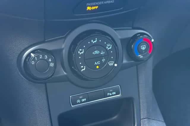 Ford Fiesta (2017) thumbnail 22