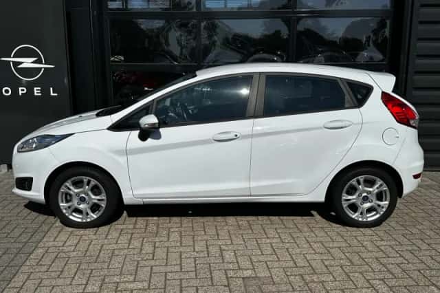 Ford Fiesta (2017) thumbnail 3