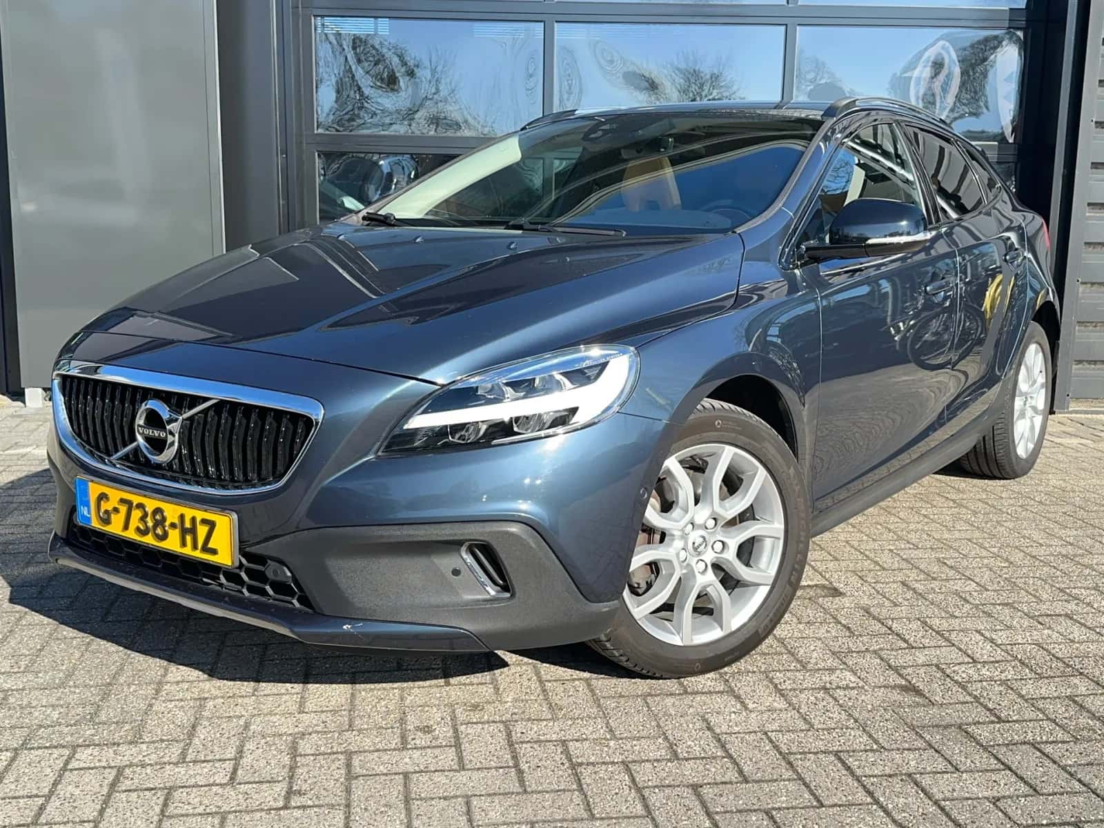 Volvo V40 (2019) — foto 1