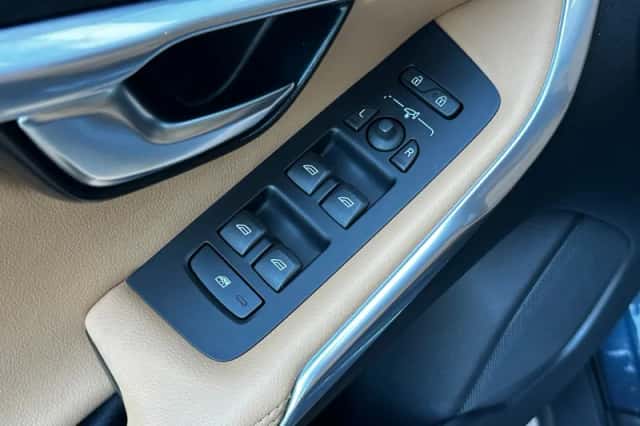 Volvo V40 (2019) thumbnail 11