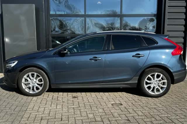 Volvo V40 (2019) thumbnail 3