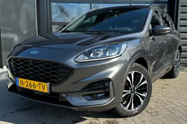 Ford Kuga (2022) thumbnail 1