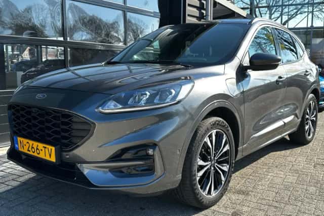 Ford Kuga (2022) thumbnail 2